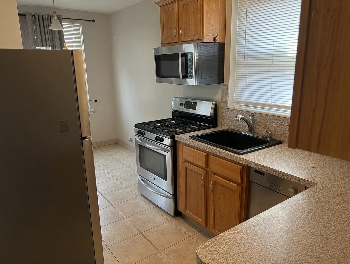 2 bed, $2,700 — Photo 3
