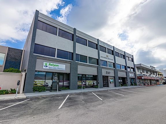 3rd image of 2727 E Oakland Park Blvd #305