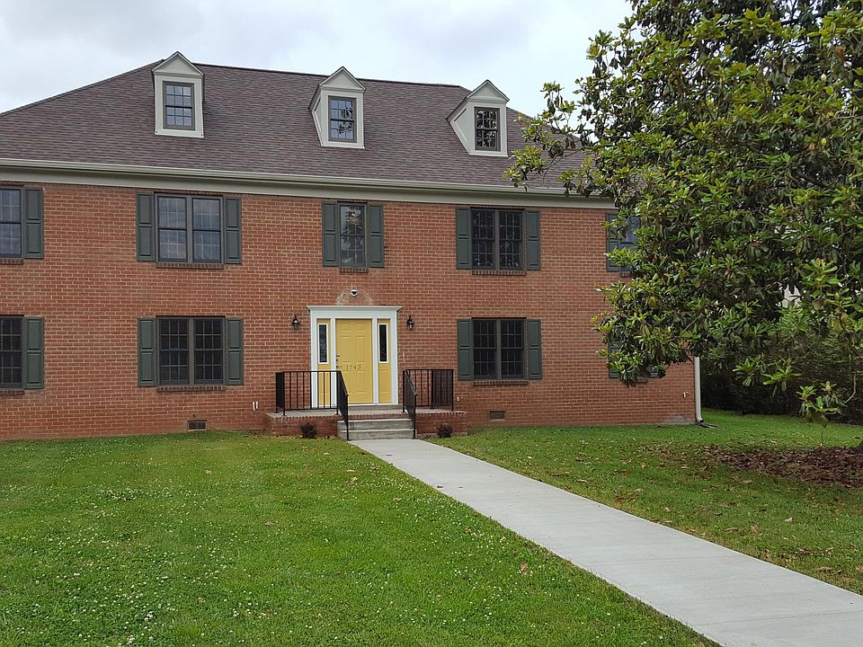 1743 S Main - Parking in the rear