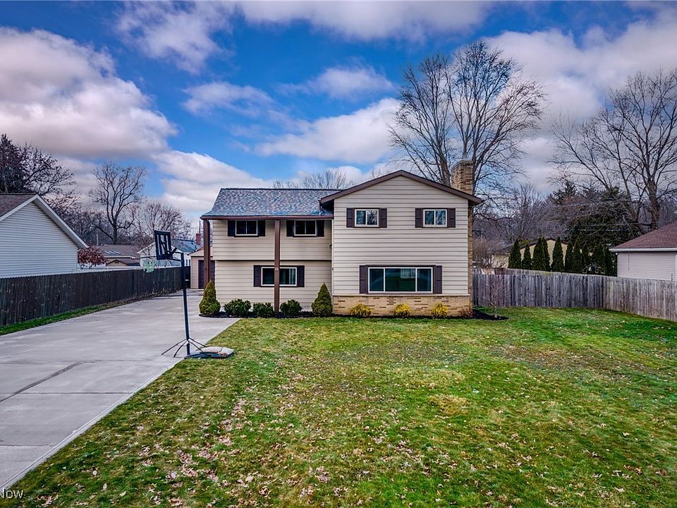 1st image of 52 Gaylord Dr