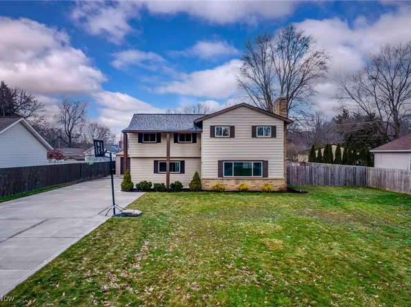 52 Gaylord Dr, Munroe Falls, OH 44262