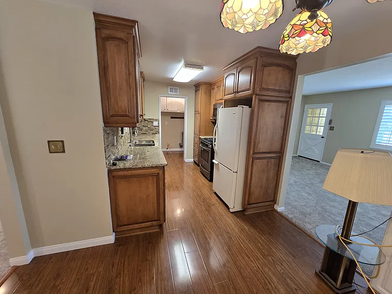 261 W Newburgh St — Photo 5