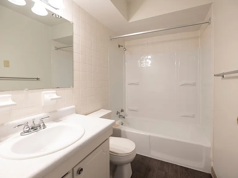 Woodside Terrace Apartments — Photo 22