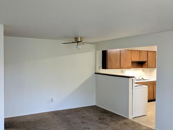 5th image of 1001 E Linden Ave