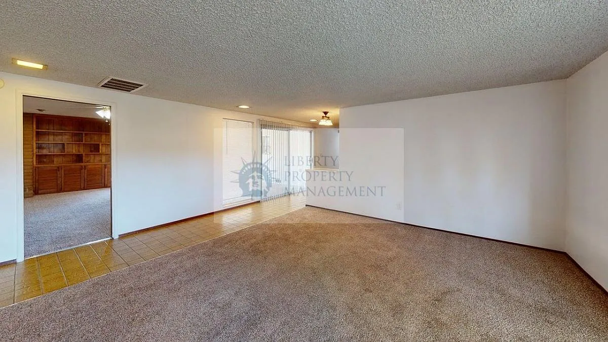 3 bed, 1832 sqft, $2,295 — Photo 4