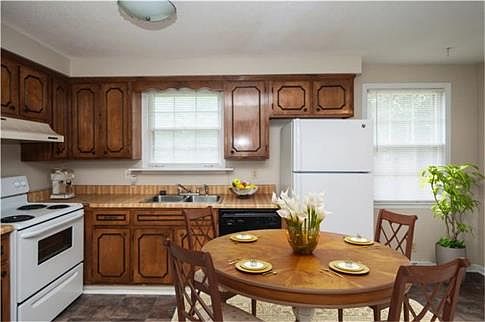 3rd image of 407 Julie Dr