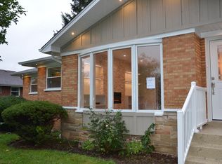 4236 Washington St, Downers Grove, IL 60515