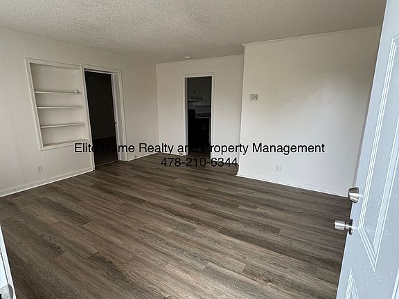 2nd image of 3082 Somerset Dr