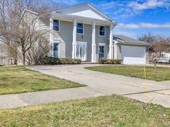 22515 Ivanhoe Ln, Southfield, MI 48034