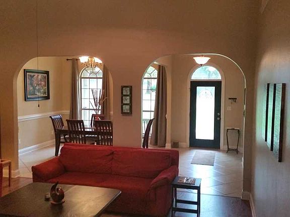 4th image of 1916 Hemlock Dr