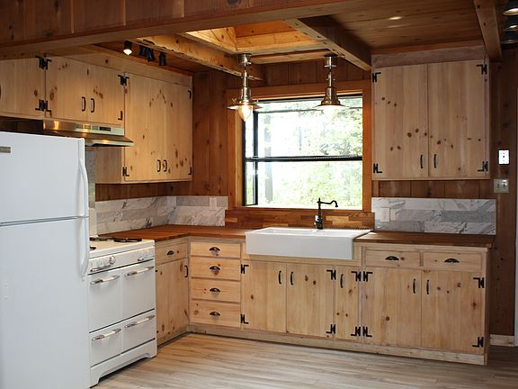 Sunny updated kitchen