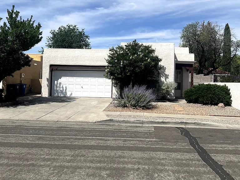 10209 Arroyo Bend Dr NW — Photo 1