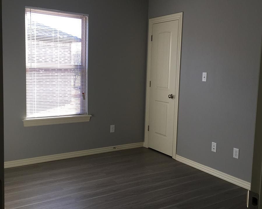 1st image of 421 Crestview Dr #B