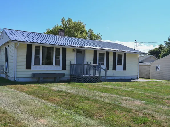 22 Wheelden Heights, Hampden, ME 04444