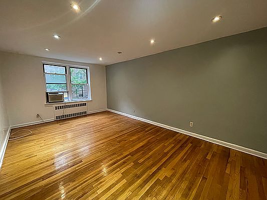 5th image of 65-35 Yellowstone Blvd #1D