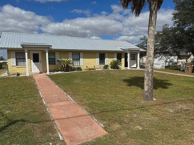 341 Selma St — Photo 1