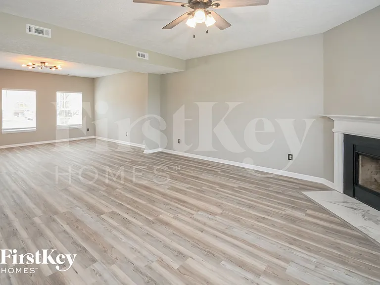 443 N Odell St — Photo 3