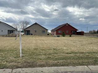 1527 Ranger Dr N, Glencoe, MN 55336