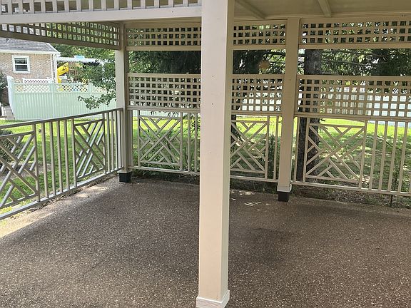 4th image of 200 Longwood Ln
