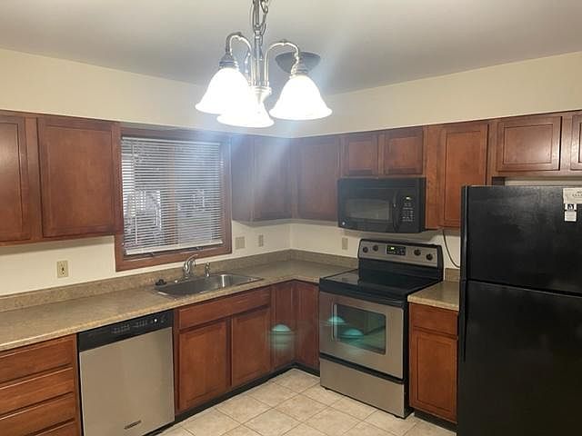 1st image of 172 Maple Ave #B