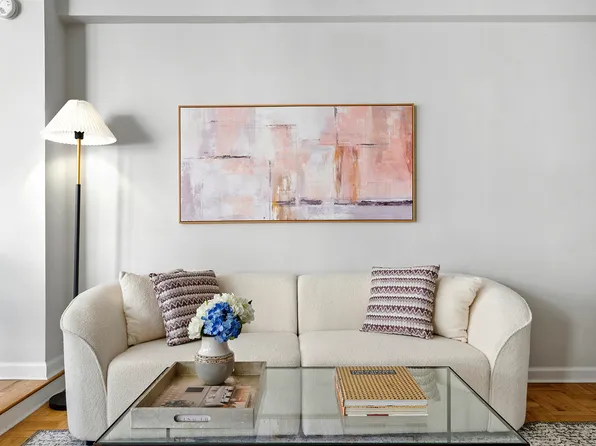 7 Lexington Avenue image 5 of 11