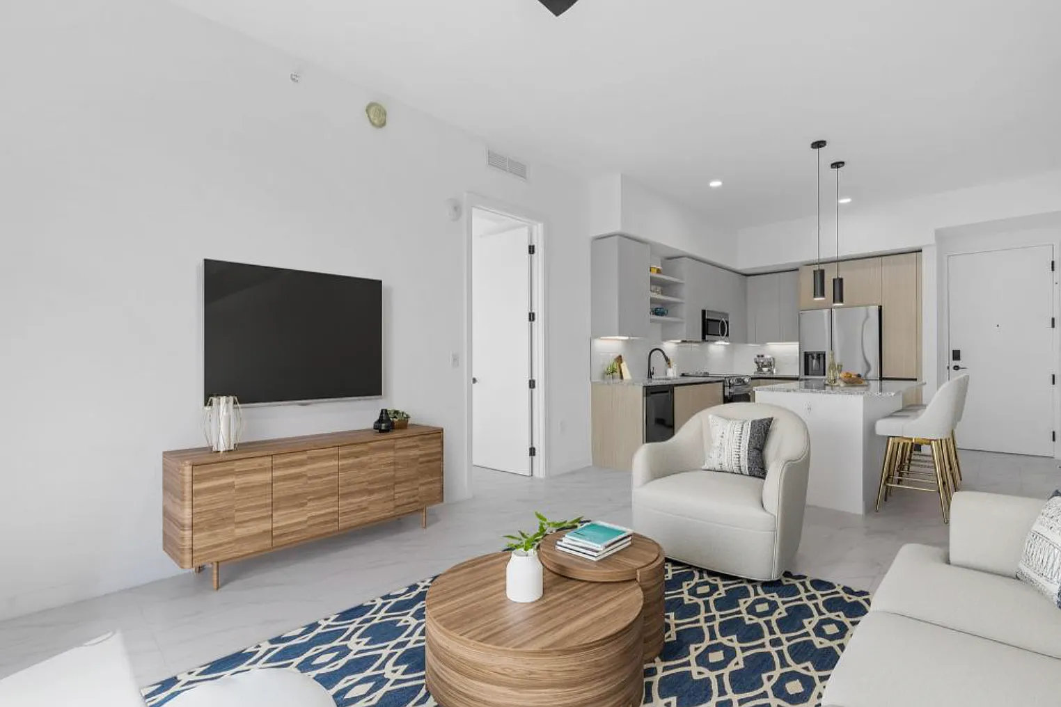 Studio, 687 sqft, $2,082 — Photo 3
