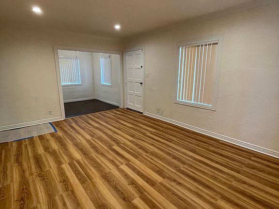 4th image of 17238 Vanowen St