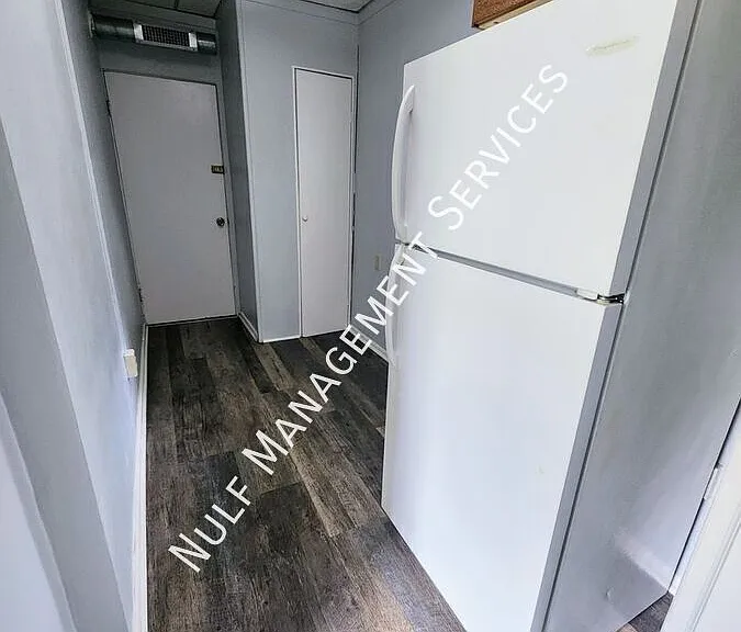 4502 Butler St #2 — Photo 2