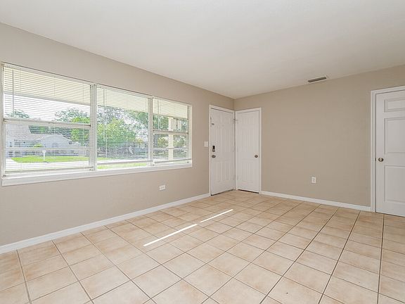 3rd image of 1528 S Jefferson Ave