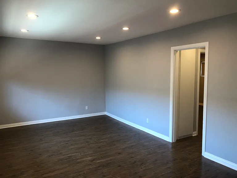 13435 Burbank Blvd #14 — Photo 7