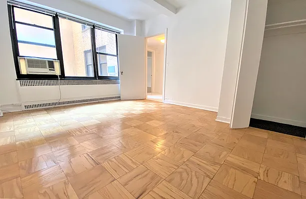 Rented by Manhattan Realty Group | media 8