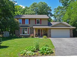 753 Cambridge Ct, Hartland, WI 53029