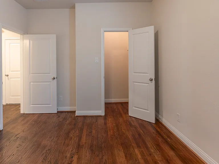 825 Warwick Blvd — Photo 5