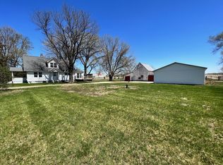 7912 Waverly Rd, Cedar Falls, IA 50613