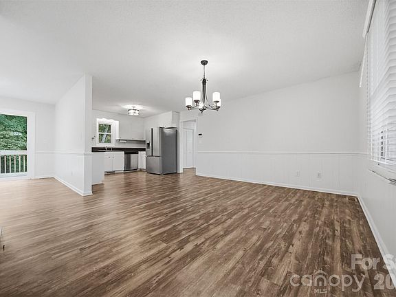 4th image of 67 Woodlane St