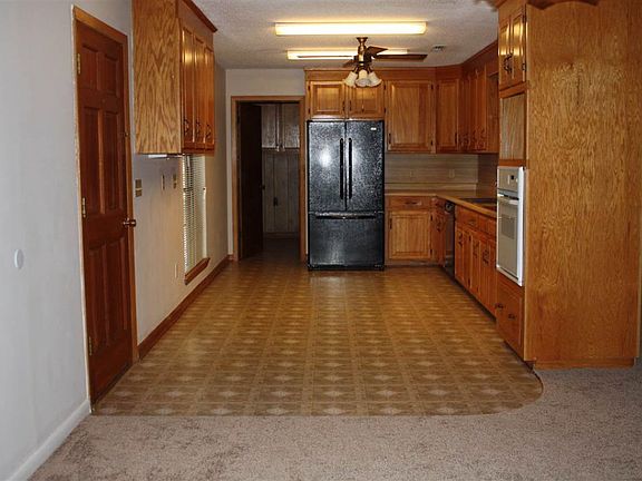 4th image of 102 E Emerald Dr