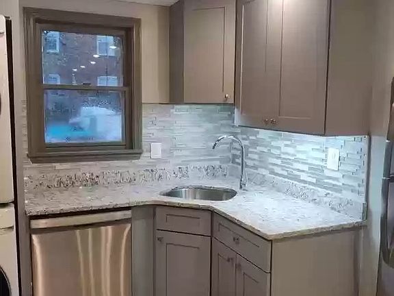 5th image of 155 River St #J6