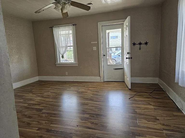 320 Main St — Photo 5