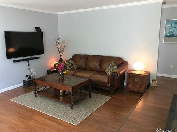 2nd image of 5243 Marian Dr NE