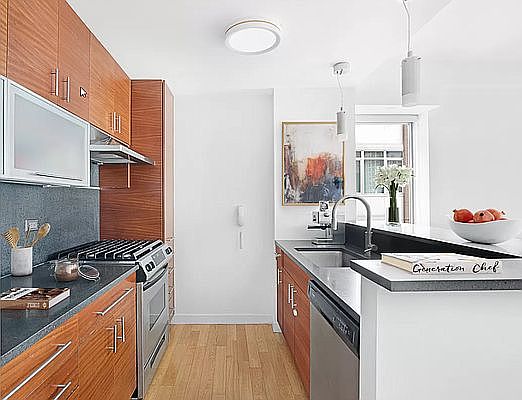 3rd image of 225 W 60th St APT 14C
