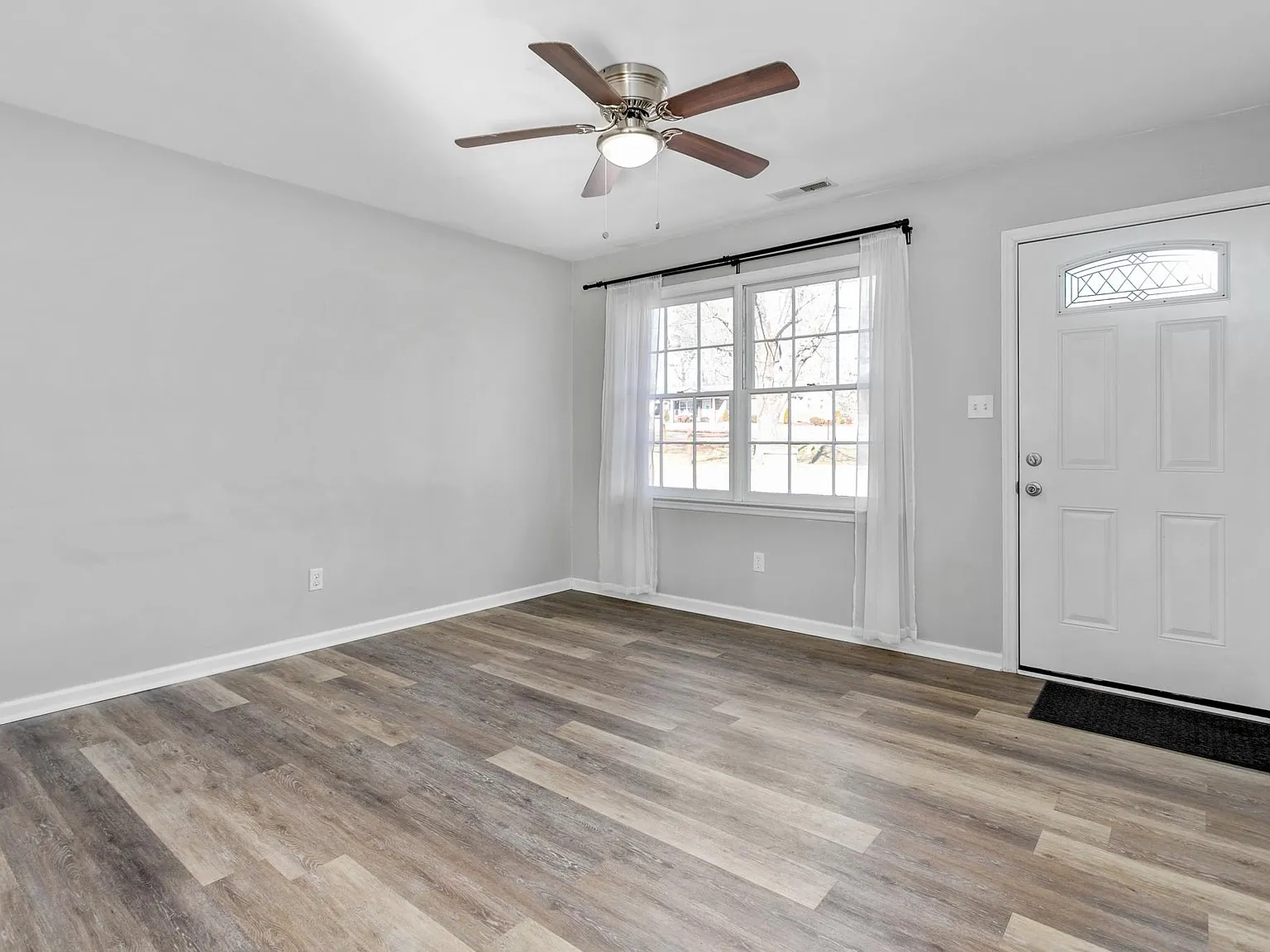 3 bed, 1050 sqft, $1,675 — Photo 3