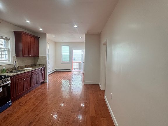 3rd image of 72 Avenue C APT 3