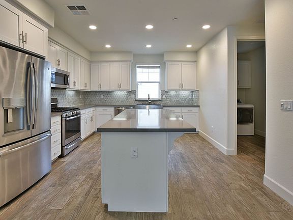4th image of 57 Kennedy Ave