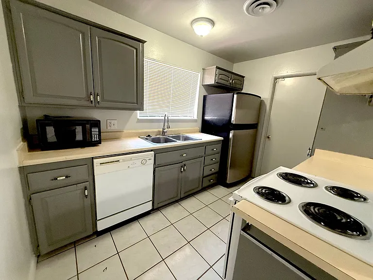 5908 Carmen Blvd — Photo 5