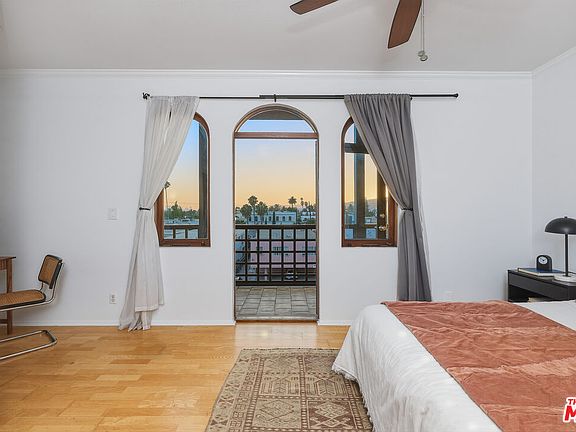 2nd image of 828 N Hudson Ave APT 214