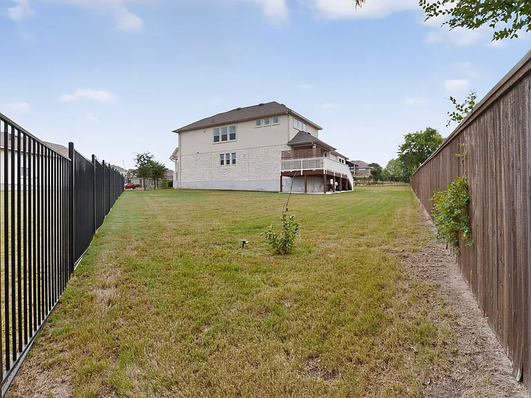 1900 Vinaros Ct — Photo 42