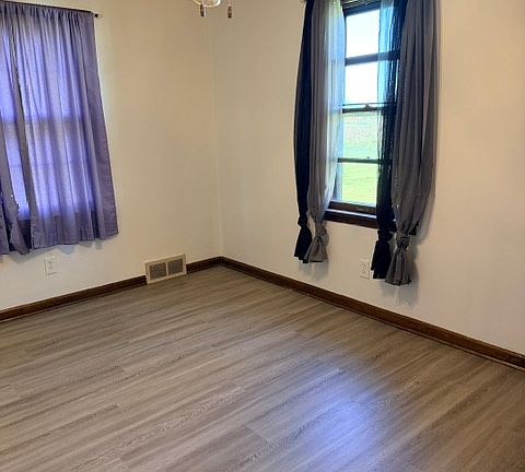 5th image of 72 Meadowbrook Ave