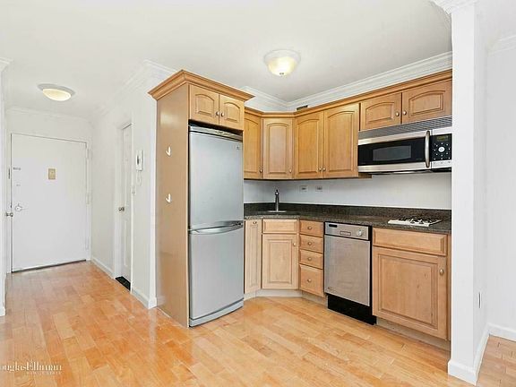 3rd image of 222 W 14th St APT 11G