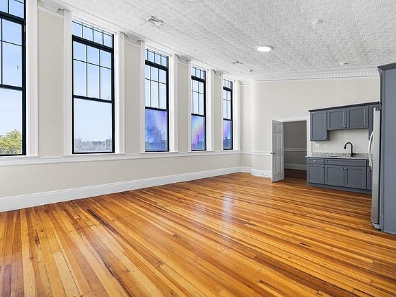 4th image of 202 Broadway #31