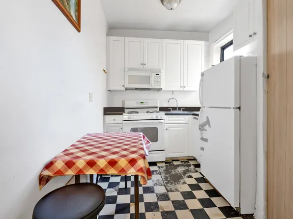 3111 Brighton 1st Place image 9 of 21